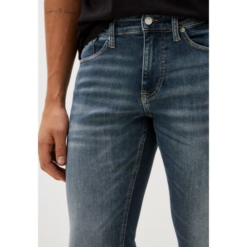703945
